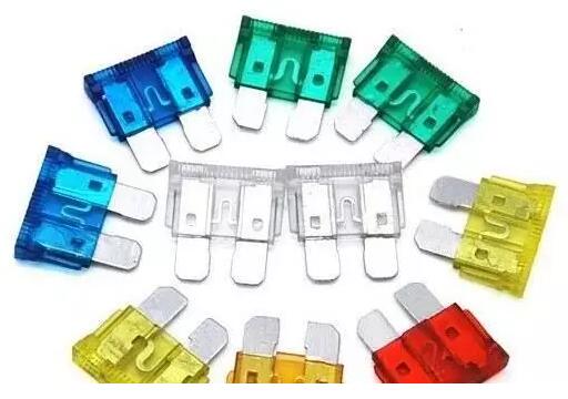 车辆有些问题可能只需要更换保险丝就够了